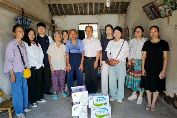 01 慰问留念（修）.jpg